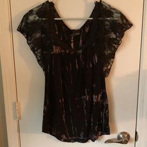 Bleach dyed lace arm shirt
